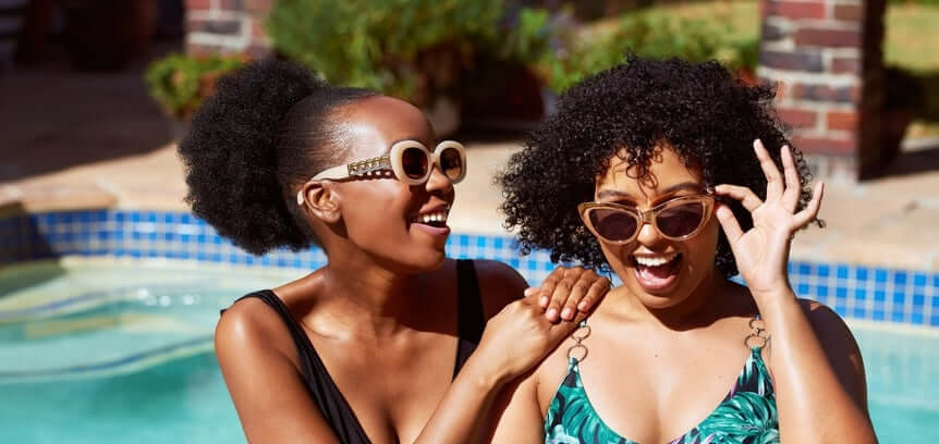 Two woman with different hair textures