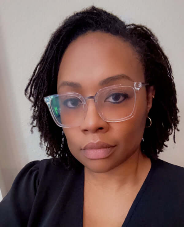 woman wearing sisterlocks